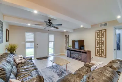 Image de Golf, Shop, Hike! Youngtown Hideaway w/ Pool