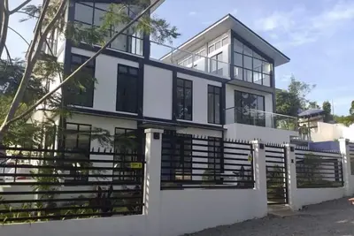 Image de Check out this spectacular 5 Bed Villa with Pool!