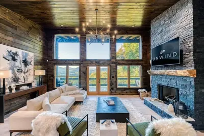 Image de Pinnacle Place – Modern 4br w/ Hot Tub & Views