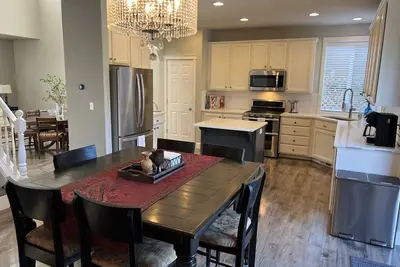 Image de Quiet Cul-de-sac home with hot tub