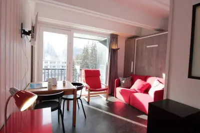 Image de Studio rénové pour 4 pers, balcon, au pied des pistes et commerces