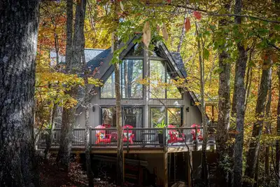 Image de Escape to Our Charming A-Frame Retreat -Family Fun