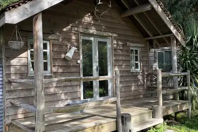 Image de Idyllic Forest Log Cabin with Hot Tub