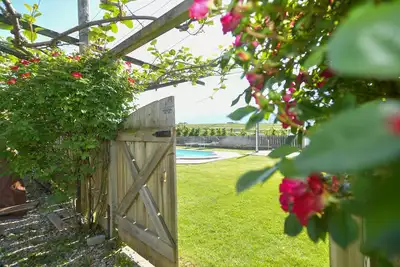 Image de Ferme \"Valtlhof - Apt 2\" avec piscine, jardin et Wi-Fi partagés.