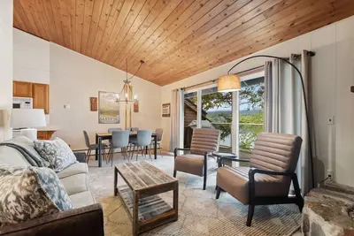 Image de Waterfront, Whitefish Lake Condo, 2cu