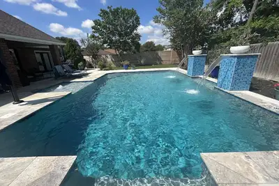 Image de Welcome to The Oasis Pool Haus! Enjoy a private, luxury home with pool.