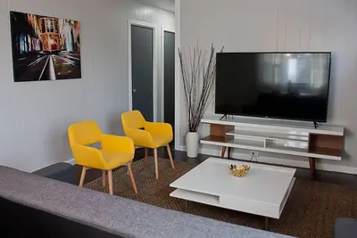 Image de ‼️Cute Modern Cottage 3 min from Purdue Campus! ‼️