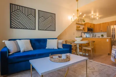Remodeled modern ski-in/ ski-out condo in Keystone, 1 bd/1 ba, sleeps 4