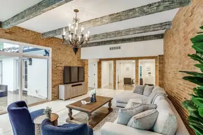 $3mn large tranquil Bluffview w/ Fireplaces, Pool, etc.