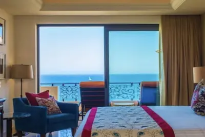 Image de Escape to this elegant suite at a resort in Cabo, Mexico!