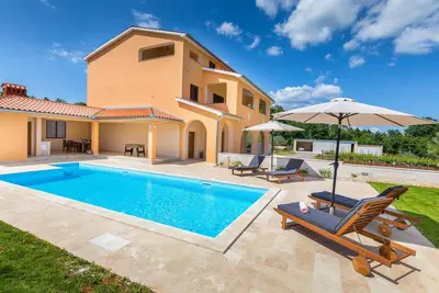 Image de Magnifique maison Ă Divsici avec WiFi