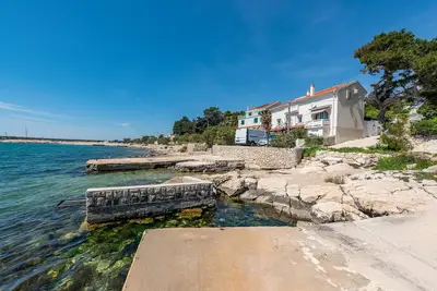 Image de Appartement en bord de mer Ă Kosljun