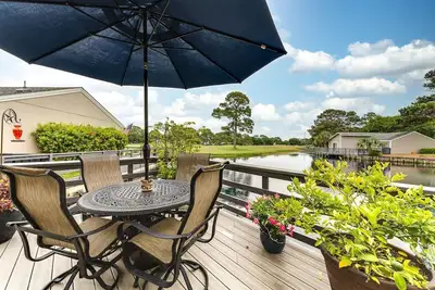 Image de Waterfront Deck, Golf Cart, Linkside Village 437