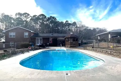 Image de *Private/Contempo/Cozy/House & pool/17 min from Atl & in the Atlanta Metro Area*