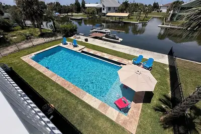 Image de New Custom Waterfront Home - No Hurricane Damage