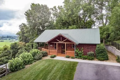 Image de 2 Acres of pure paradise with amazing Mountain View’s! ! Minutes from Emory&Henry