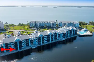 Image de Tranquil One-Bedroom Condo with Lake View