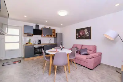 Image de Appartement de vacances avec deux chambres dans un endroit calme
