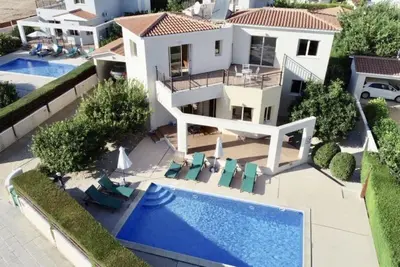 Image de Holiday villa with pool and sea view!