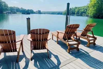 Image de Modern Lakeside Cabin with Stunning Views and Deep Water Access! Pet friendly!