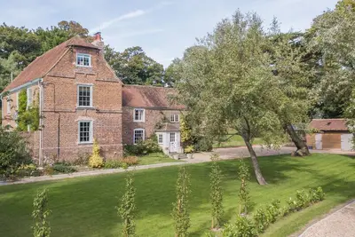 Image de Stone Hall Farmhouse is a stunning Grade Ii listed house with Georgian and Victorian origins, nestle