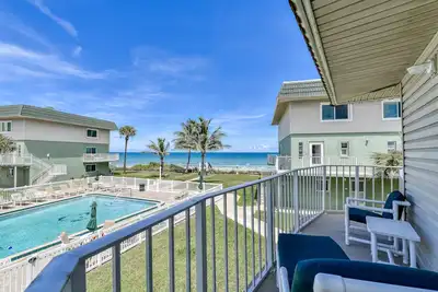 Image de Direct Ocean with heated pool and garage