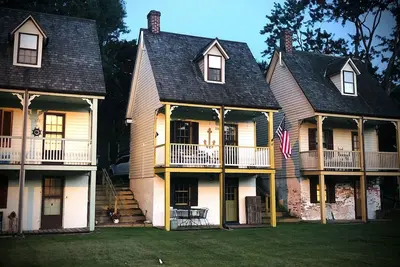 Image de Cozy, unique, historic registered cottage on the Corsica River!