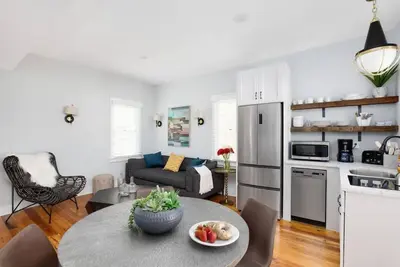 Image de 3br Near King St with Shared Garden & Pet Friendly