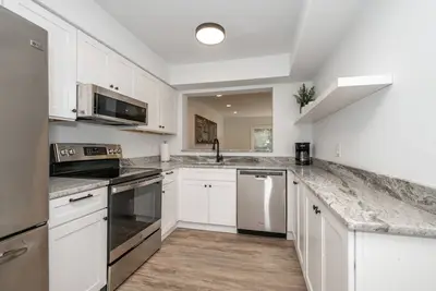 Modern Townhouse steps to Eden Park