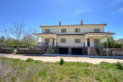 Image de Semi detached houses with swimming pool and barbecues