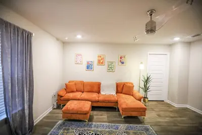 Image de The Retro House- near Gulf Shore Beaches