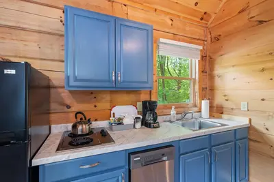 Image de Blue RIdge Pkwy, Jefferson Sleeps 4 - mult. cabins avail. contact us for groups
