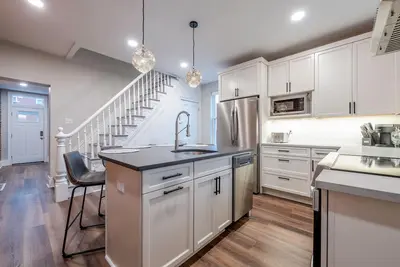 Image de Updated Townhome with Private Garage in South Side