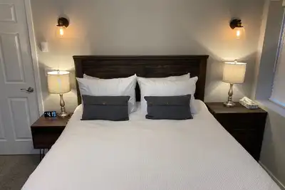 Image de Newly renovated apartment on Main Street