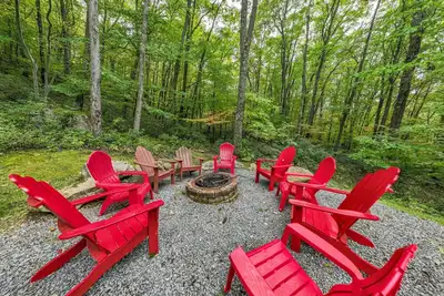 Image de Private retreat with Nature at its best! Hot Tub, Lake & ski, Arcade & Games.