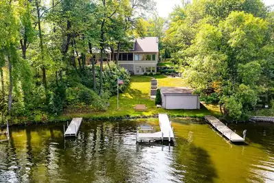 Image de Spacious lakeside retreat