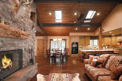 Image de New! Ponderosa Hideout in the Wmsh—Ev Charging!