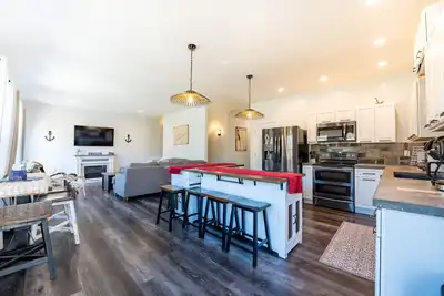 Image de Entertainment in Abundance, Putting Green, Games, Kayaks, No-wake Covered Dock!