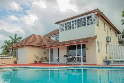 Image de The Whyte House - Great for families! Housekeepers! Pool and hot tub! Sea views!