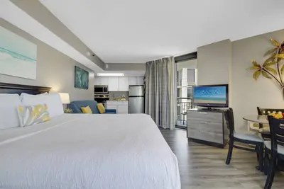 Image de Winter Rates! Beach Therapy/Oceanfront/2 balconies