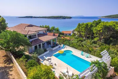 Image de Magnifique maison à Blato avec WiFi