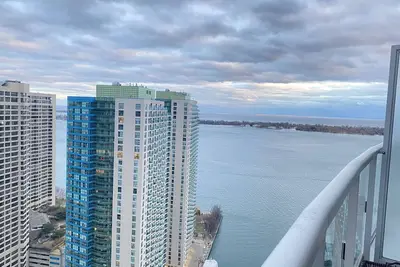 Image de Lakeview Condo with A Lot to Offer!