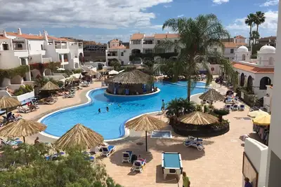 Image de Attractive apartment in beautiful vacation complex with heated pool
