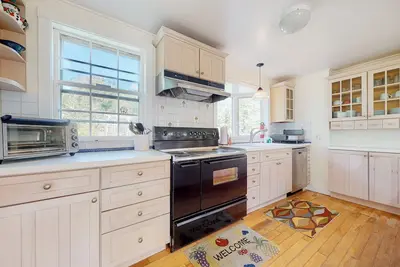 Image de Delightful updated farmhouse with original features, patio, and & W\/D