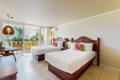 Image de Ground-floor studio with partial ocean view & Ac, Ada - beachside pool & hot tub