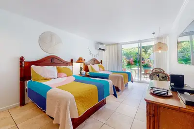 Image de Ground-floor zen studio - ocean-view lanai, Ac, steps to beachside pool/hot tub