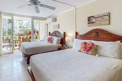 Image de Ground-floor studio condo with beachside pool, hot tub & gas grill