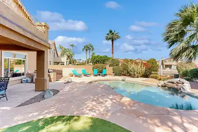 Image de Charming dog-friendly home with pool, balcony, central Ac, & washer\/dryer