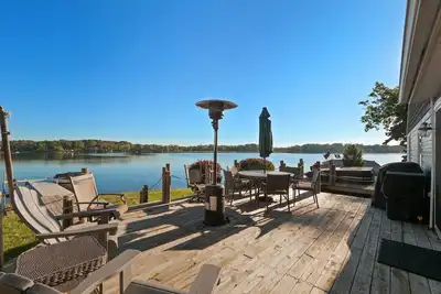 Image de Lake Front little paradise on Oxbow Lake with hot tub!
