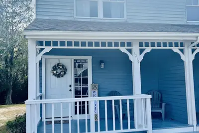 Image de Lakefront Condo (with private dock access)